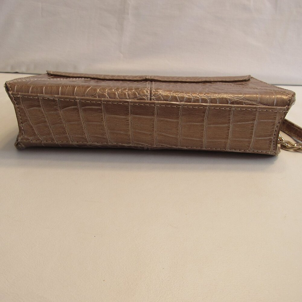 Liz Claiborne Metallic Champagne Gold Faux Croc L Flap Purse with Chain Strap - Picture 3 of 8